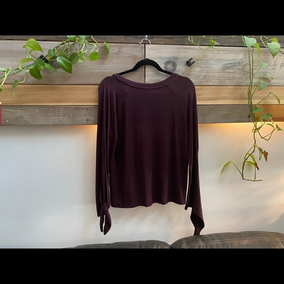 GAP Maroon/Purple Long Sleeve; ties at wrist (Sm) - Picture 6 of 8